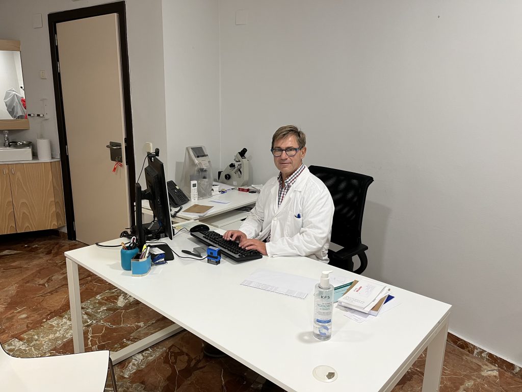 DoctorDamborenea en despacho